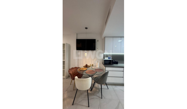 Resale - Apartment / flat - Torrevieja - Estacion De Autobuses