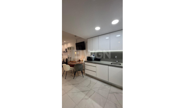 Resale - Apartment / flat - Torrevieja - Estacion De Autobuses
