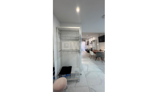 Resale - Apartment / flat - Torrevieja - Estacion De Autobuses