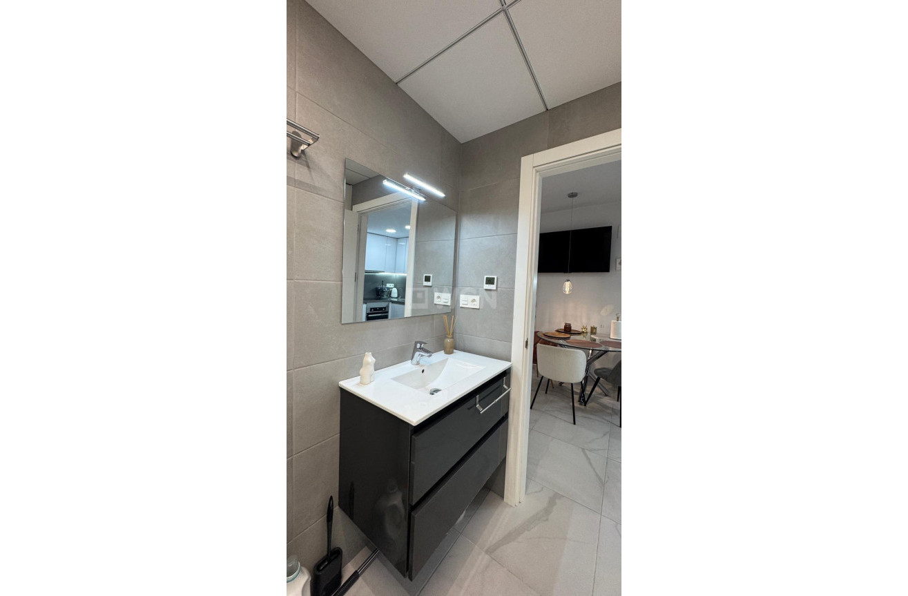 Resale - Apartment / flat - Torrevieja - Estacion De Autobuses