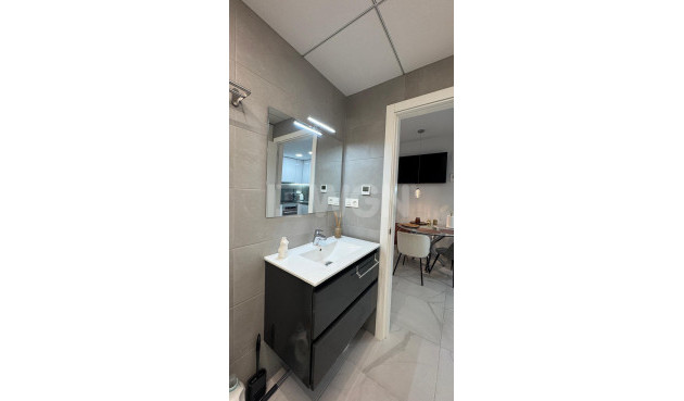 Resale - Apartment / flat - Torrevieja - Estacion De Autobuses