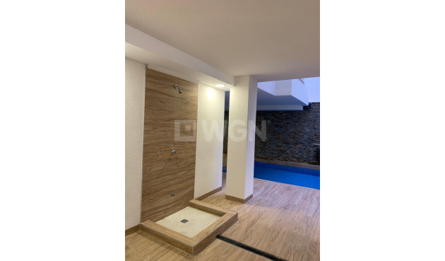 Resale - Apartment / flat - Torrevieja - Estacion De Autobuses