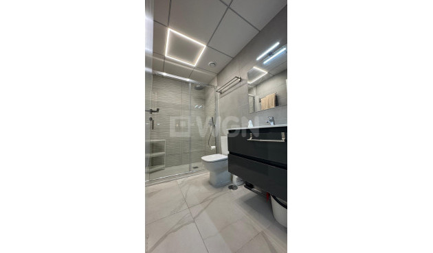 Resale - Apartment / flat - Torrevieja - Estacion De Autobuses