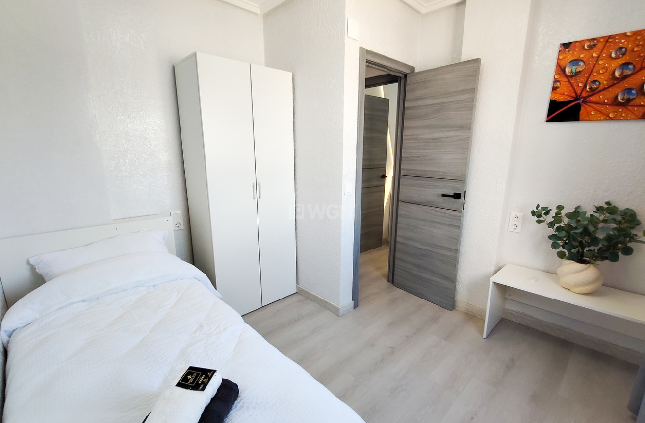Resale - Apartment / flat - Torrevieja - Costa Blanca