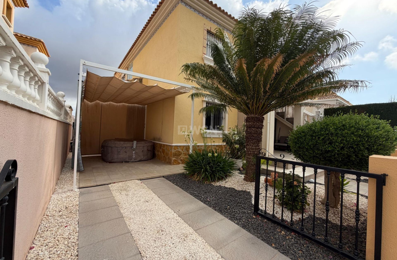 Odsprzedaż - Bungalow - Orihuela Costa - Los Dolses
