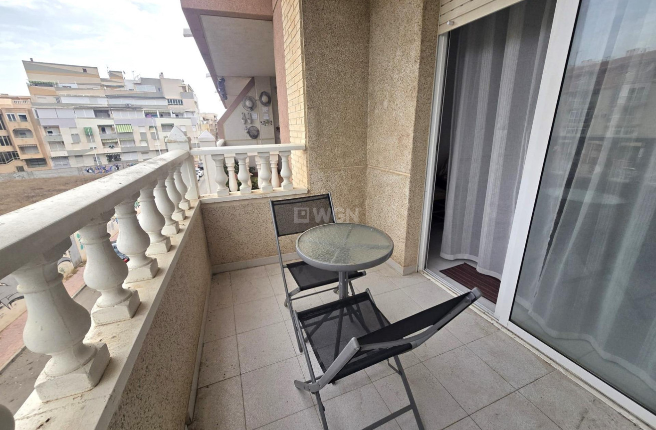Odsprzedaż - Mieszkanie w bloku - Torrevieja - La Mata Pueblo