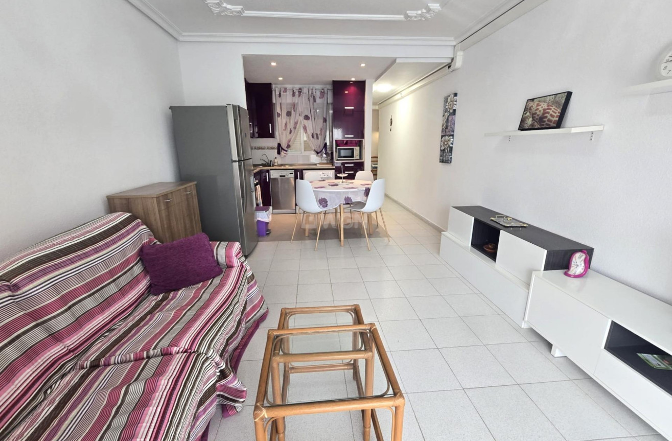 Odsprzedaż - Mieszkanie w bloku - Torrevieja - La Mata Pueblo