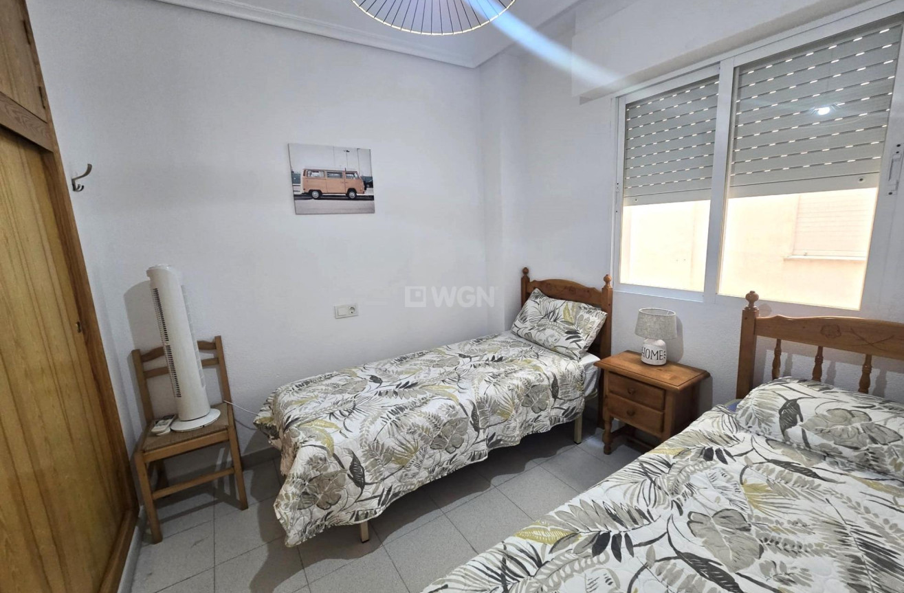 Odsprzedaż - Mieszkanie w bloku - Torrevieja - La Mata Pueblo