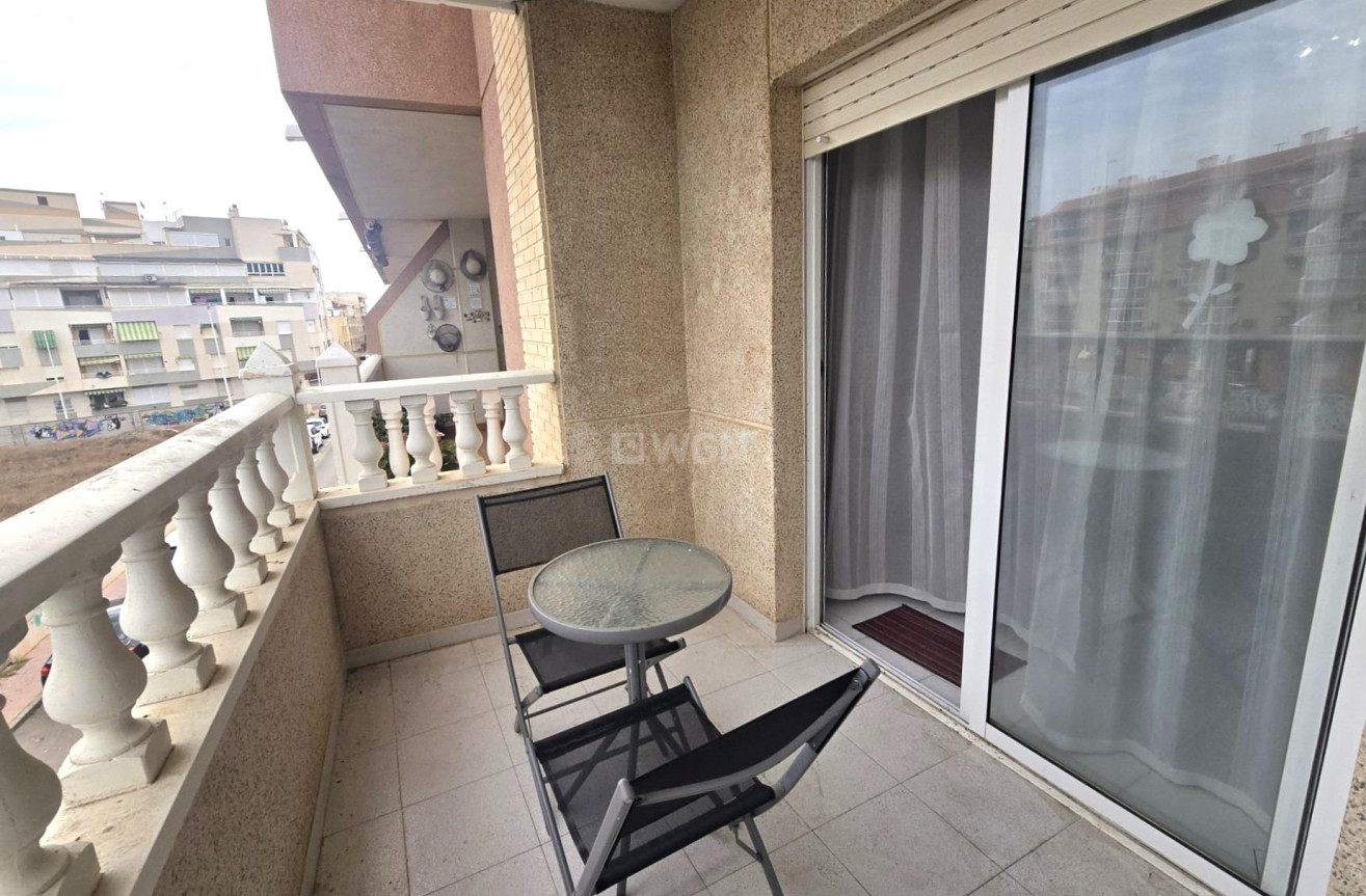 Odsprzedaż - Mieszkanie w bloku - Torrevieja - La Mata Pueblo