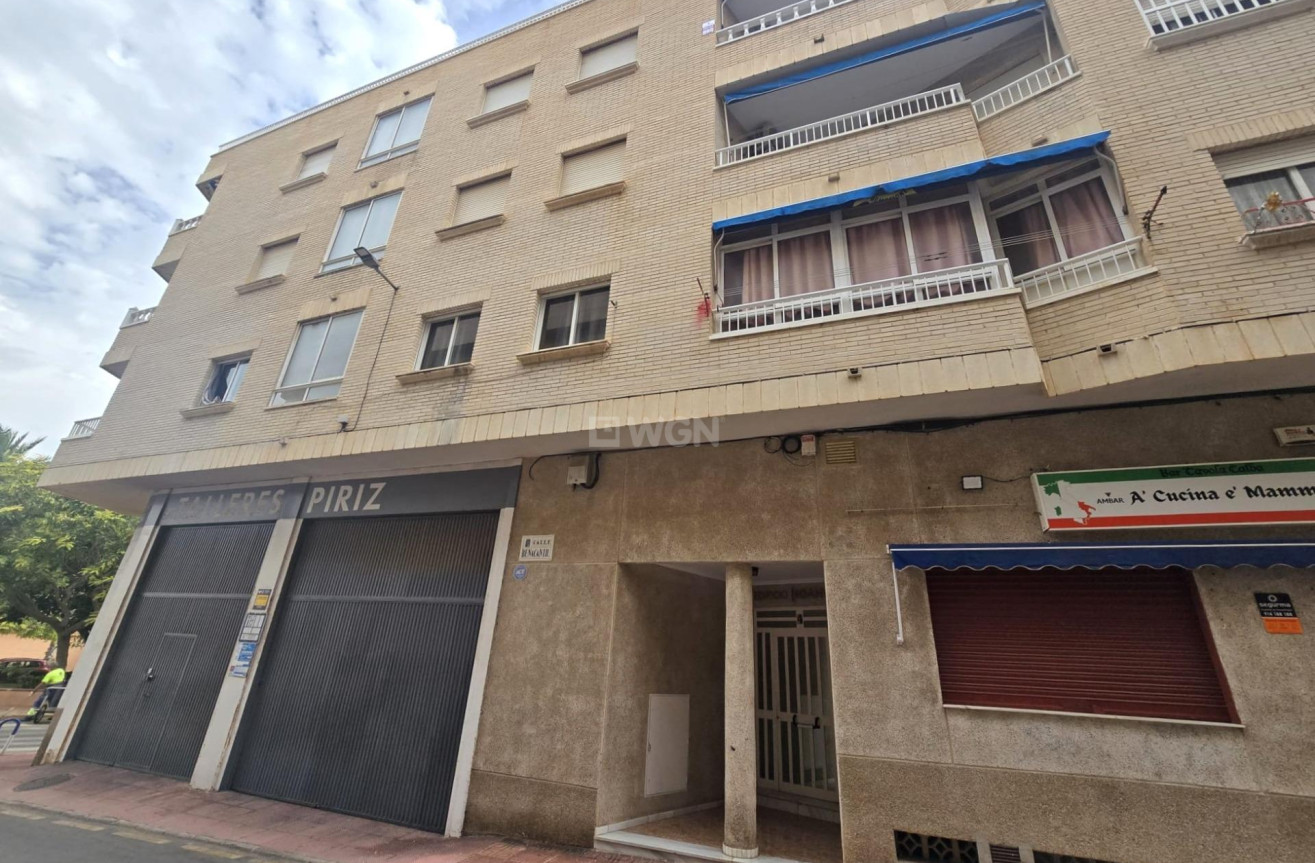 Odsprzedaż - Mieszkanie w bloku - Torrevieja - La Mata Pueblo