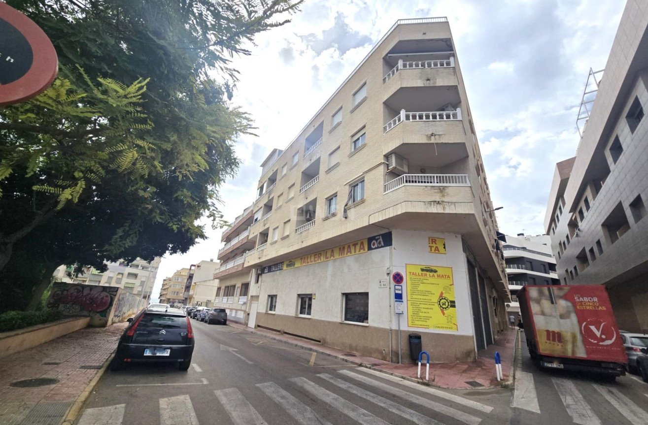 Odsprzedaż - Mieszkanie w bloku - Torrevieja - La Mata Pueblo