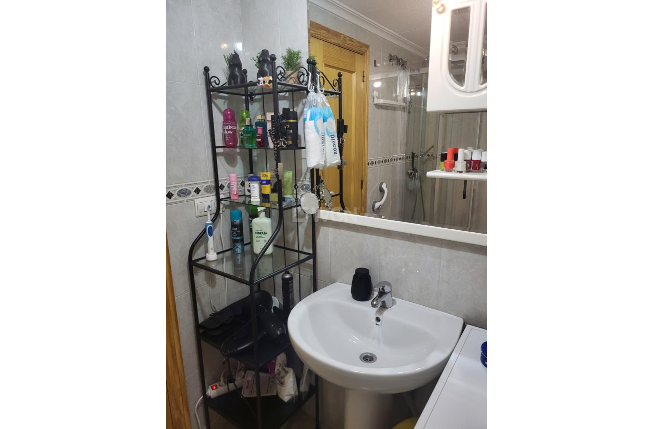 Resale - Apartment / flat - Torrevieja - Estacion De Autobuses