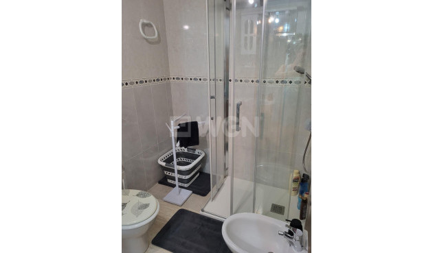 Resale - Apartment / flat - Torrevieja - Estacion De Autobuses