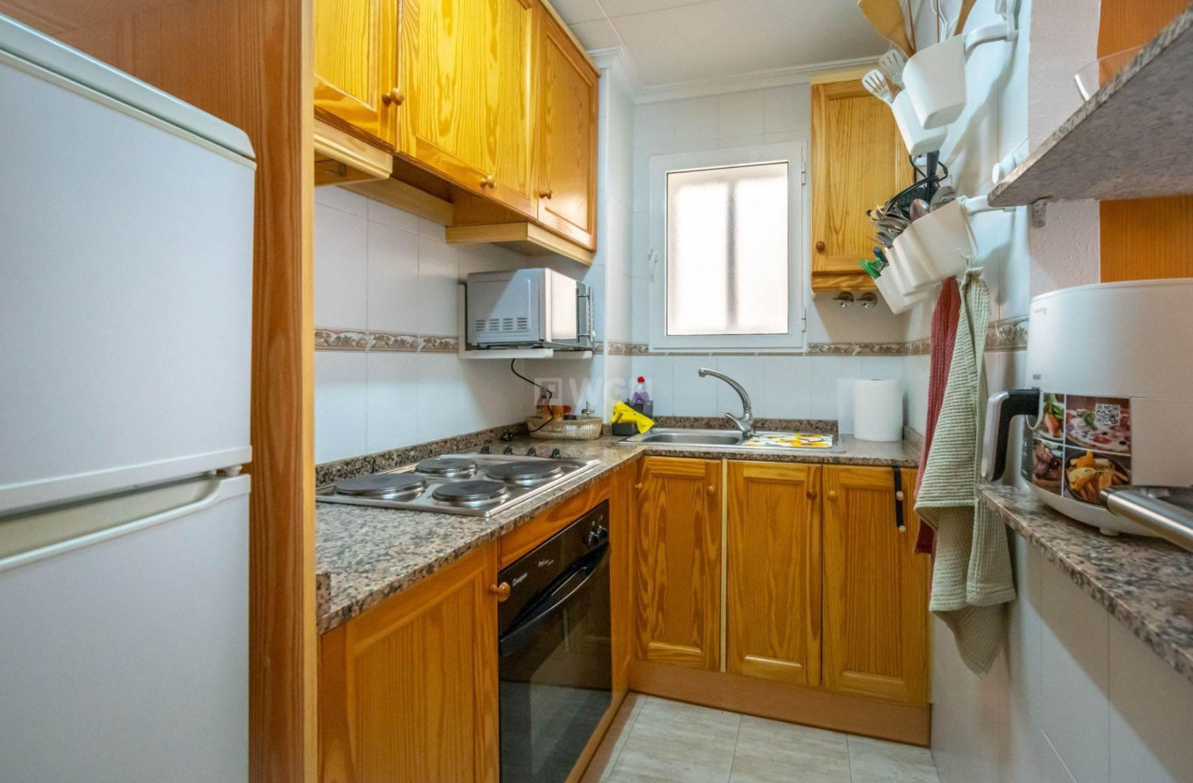 Resale - Apartment / flat - Torrevieja - Estacion De Autobuses
