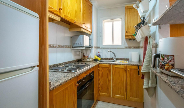Resale - Apartment / flat - Torrevieja - Estacion De Autobuses