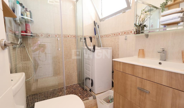 Odsprzedaż - Mieszkanie w bloku - Torrevieja - Costa Blanca