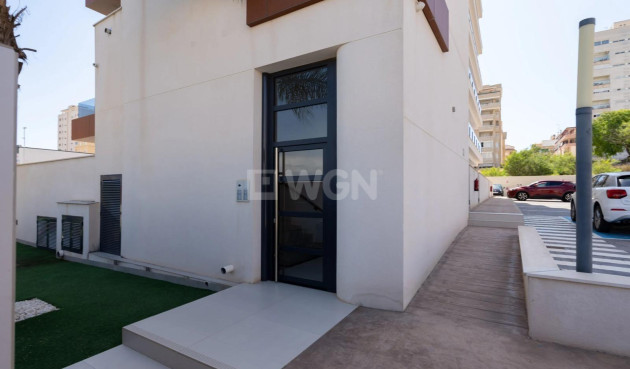 Reventa - Apartamento / piso - Guardamar del Segura - Puerto Deportivo
