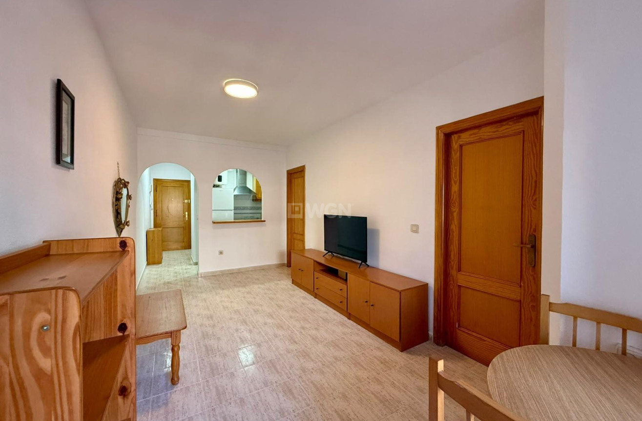 Odsprzedaż - Mieszkanie w bloku - Torrevieja - Playa de los Locos