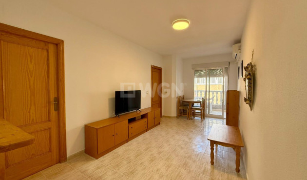 Odsprzedaż - Mieszkanie w bloku - Torrevieja - Playa de los Locos