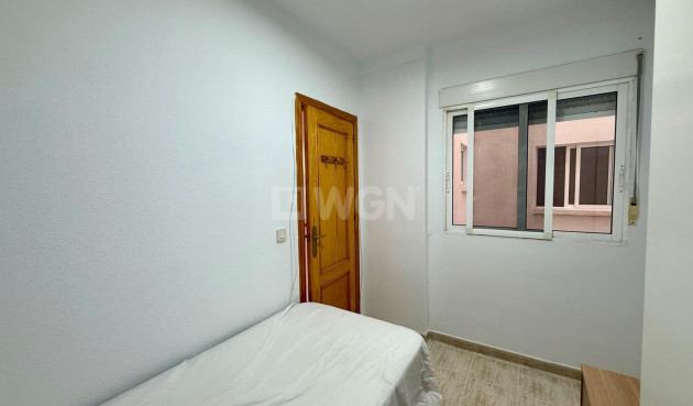 Odsprzedaż - Mieszkanie w bloku - Torrevieja - Playa de los Locos