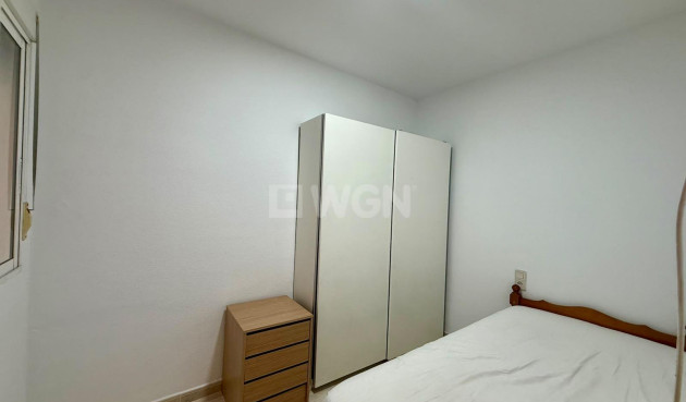 Odsprzedaż - Mieszkanie w bloku - Torrevieja - Playa de los Locos
