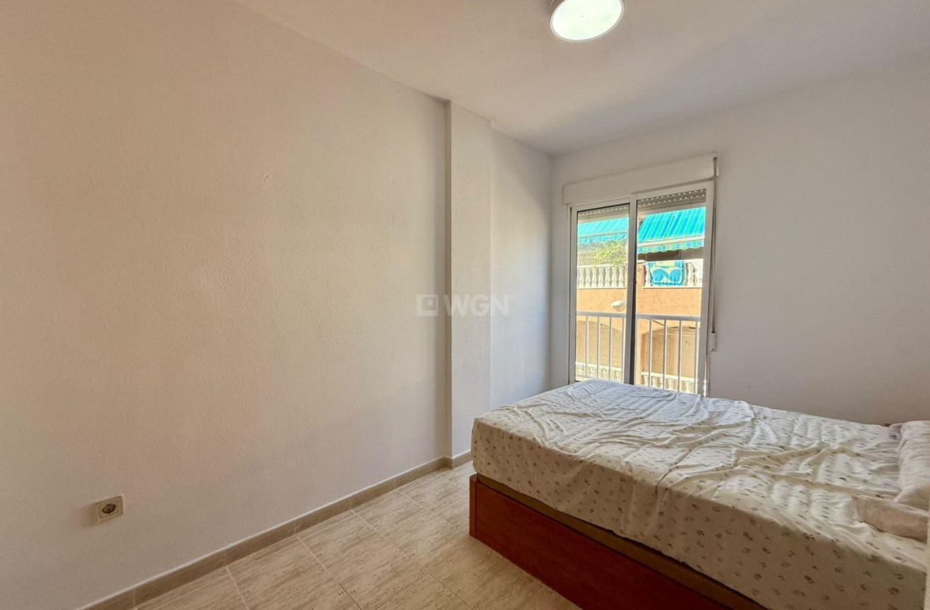 Odsprzedaż - Mieszkanie w bloku - Torrevieja - Playa de los Locos