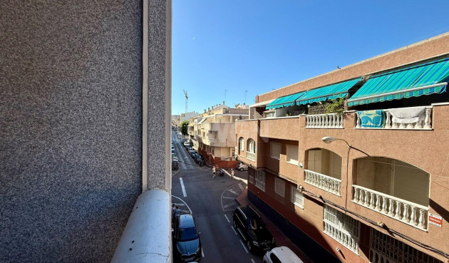 Odsprzedaż - Mieszkanie w bloku - Torrevieja - Playa de los Locos