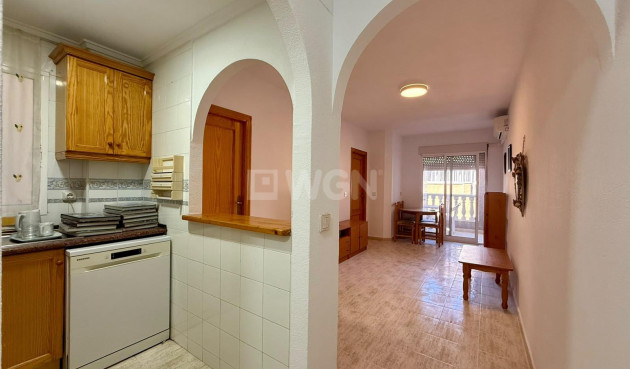 Odsprzedaż - Mieszkanie w bloku - Torrevieja - Playa de los Locos