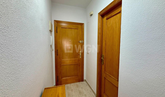 Odsprzedaż - Mieszkanie w bloku - Torrevieja - Playa de los Locos