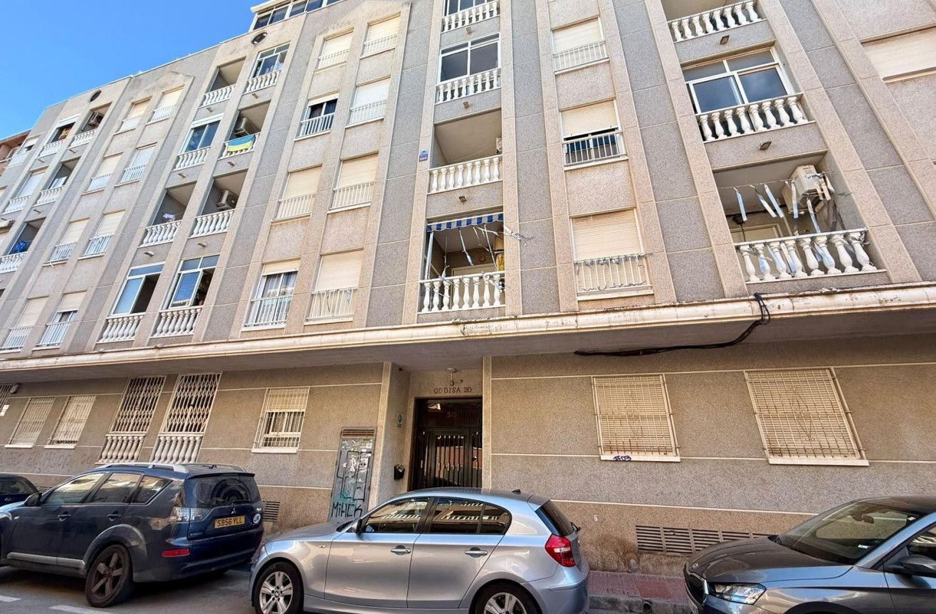 Odsprzedaż - Mieszkanie w bloku - Torrevieja - Playa de los Locos