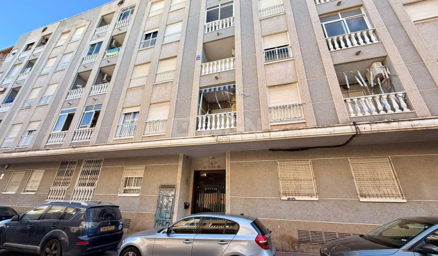 Odsprzedaż - Mieszkanie w bloku - Torrevieja - Playa de los Locos