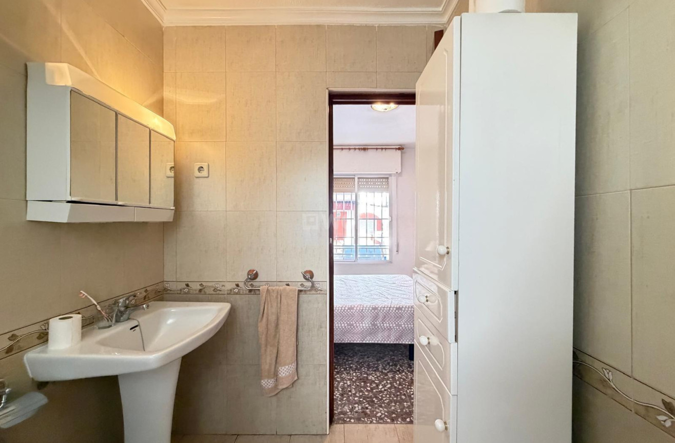 Reventa - Apartamento / piso - Torrevieja - Las Piscinas Naturales