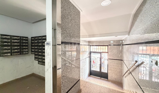 Reventa - Apartamento / piso - Torrevieja - Las Piscinas Naturales