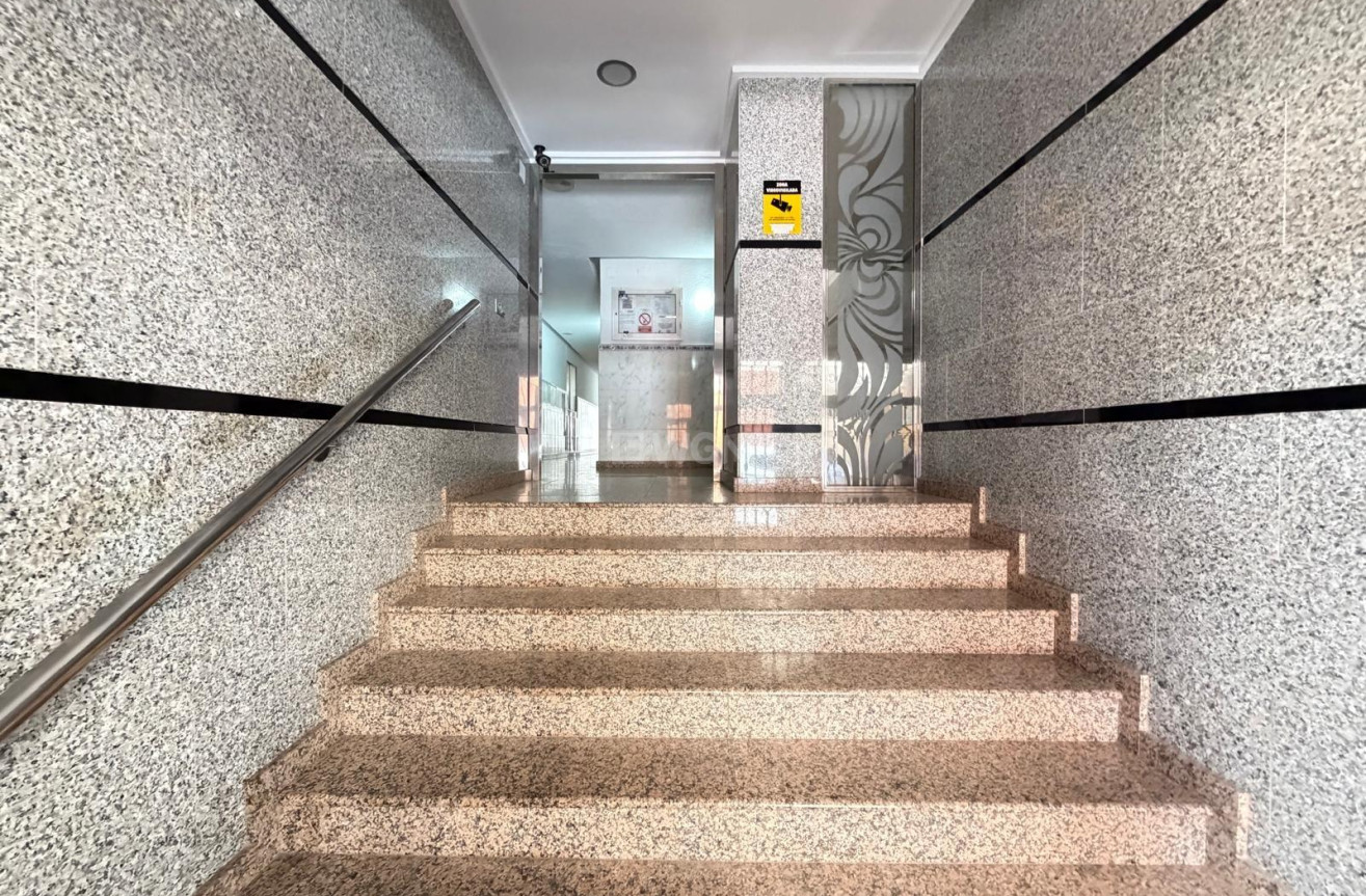 Reventa - Apartamento / piso - Torrevieja - Las Piscinas Naturales