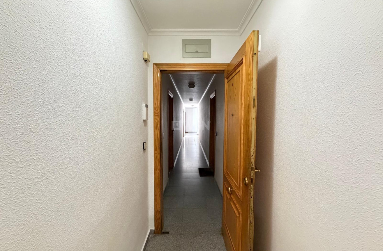 Odsprzedaż - Mieszkanie w bloku - Torrevieja - Playa del Cura