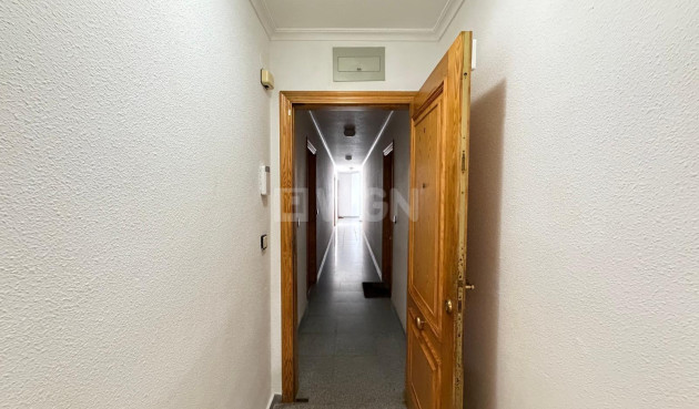 Odsprzedaż - Mieszkanie w bloku - Torrevieja - Playa del Cura