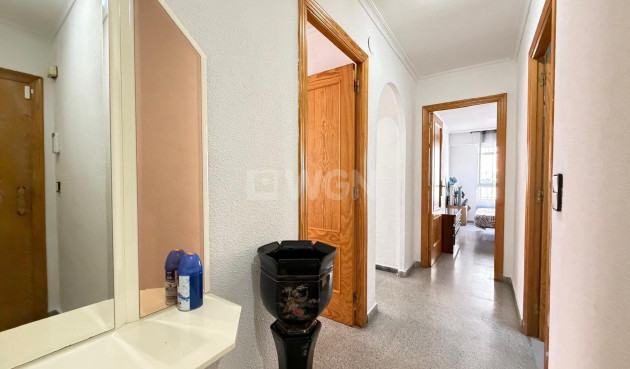 Odsprzedaż - Mieszkanie w bloku - Torrevieja - Playa del Cura