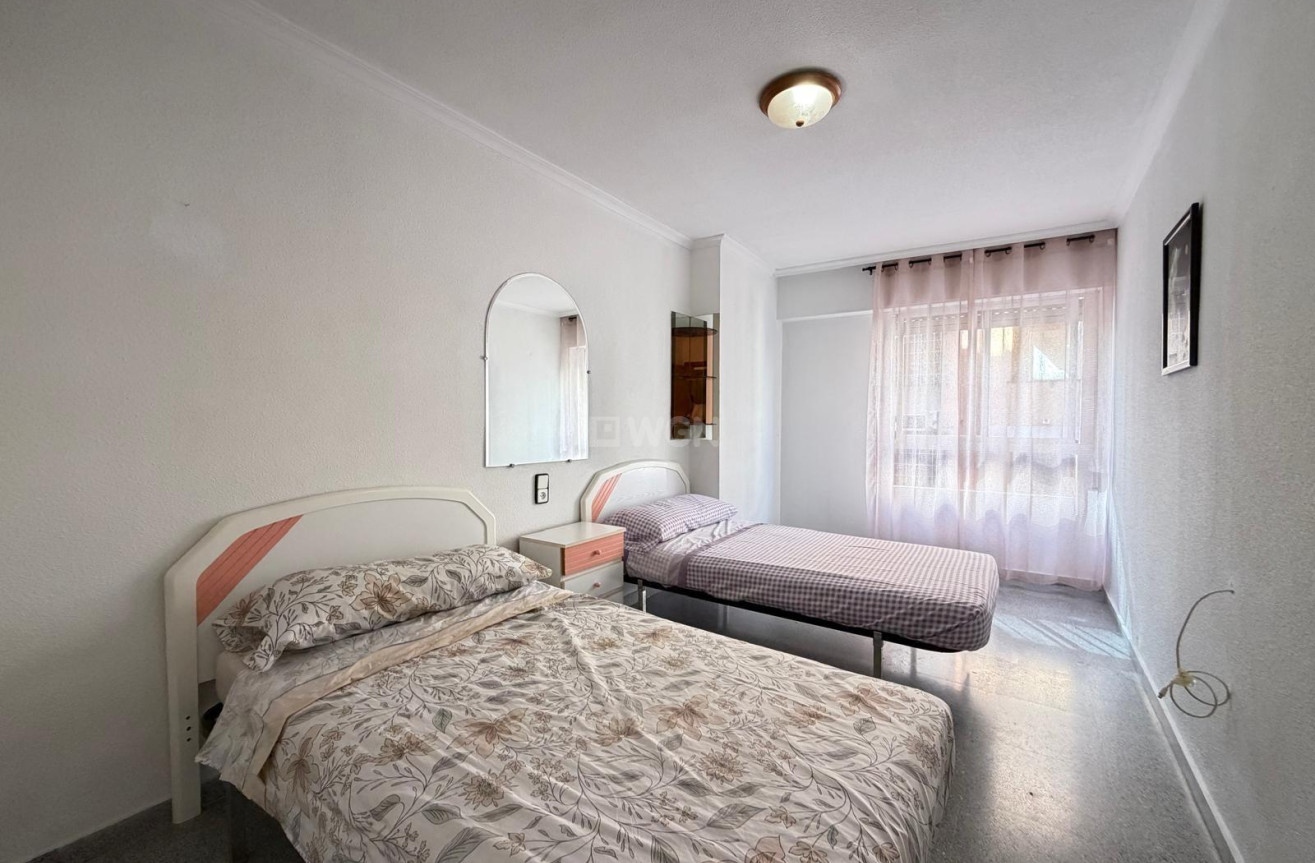 Odsprzedaż - Mieszkanie w bloku - Torrevieja - Playa del Cura