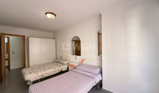 Odsprzedaż - Mieszkanie w bloku - Torrevieja - Playa del Cura