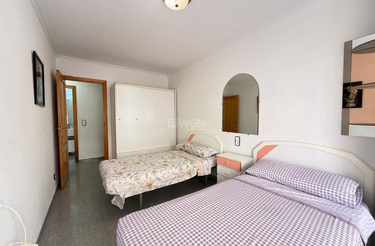 Odsprzedaż - Mieszkanie w bloku - Torrevieja - Playa del Cura
