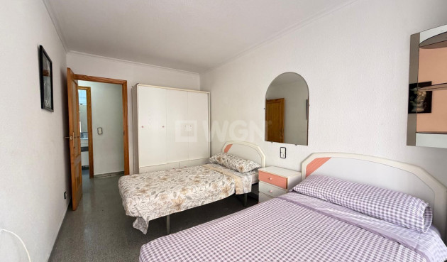 Odsprzedaż - Mieszkanie w bloku - Torrevieja - Playa del Cura