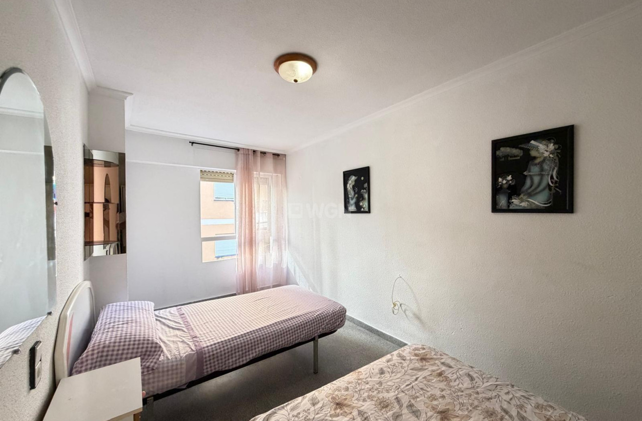 Odsprzedaż - Mieszkanie w bloku - Torrevieja - Playa del Cura