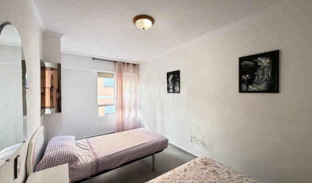 Odsprzedaż - Mieszkanie w bloku - Torrevieja - Playa del Cura