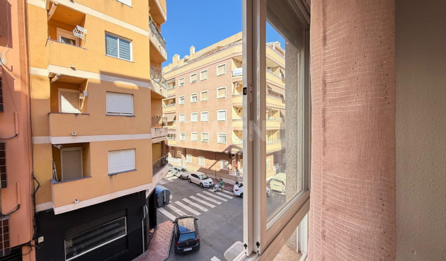 Odsprzedaż - Mieszkanie w bloku - Torrevieja - Playa del Cura