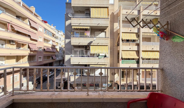 Odsprzedaż - Mieszkanie w bloku - Torrevieja - Playa del Cura