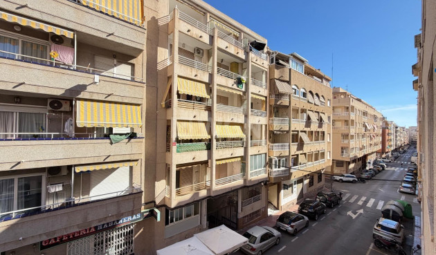 Odsprzedaż - Mieszkanie w bloku - Torrevieja - Playa del Cura