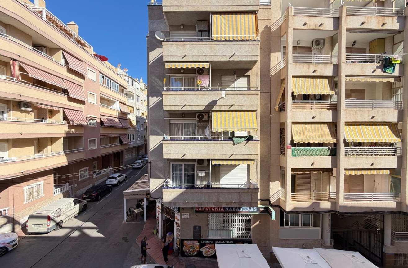Odsprzedaż - Mieszkanie w bloku - Torrevieja - Playa del Cura