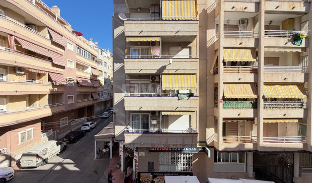 Odsprzedaż - Mieszkanie w bloku - Torrevieja - Playa del Cura