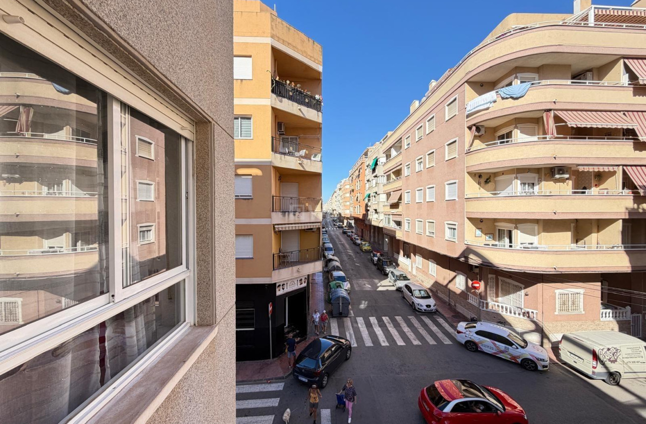 Odsprzedaż - Mieszkanie w bloku - Torrevieja - Playa del Cura