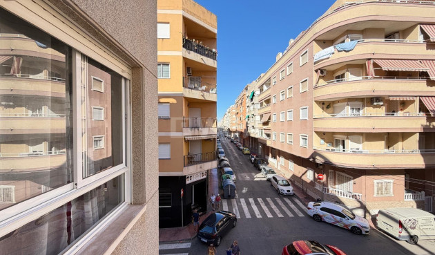 Odsprzedaż - Mieszkanie w bloku - Torrevieja - Playa del Cura